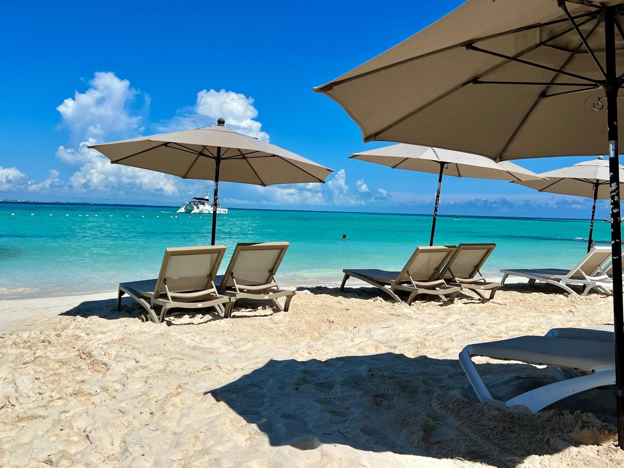 Cuxos Hotel Beachfront Исла-Мухерес Экстерьер фото