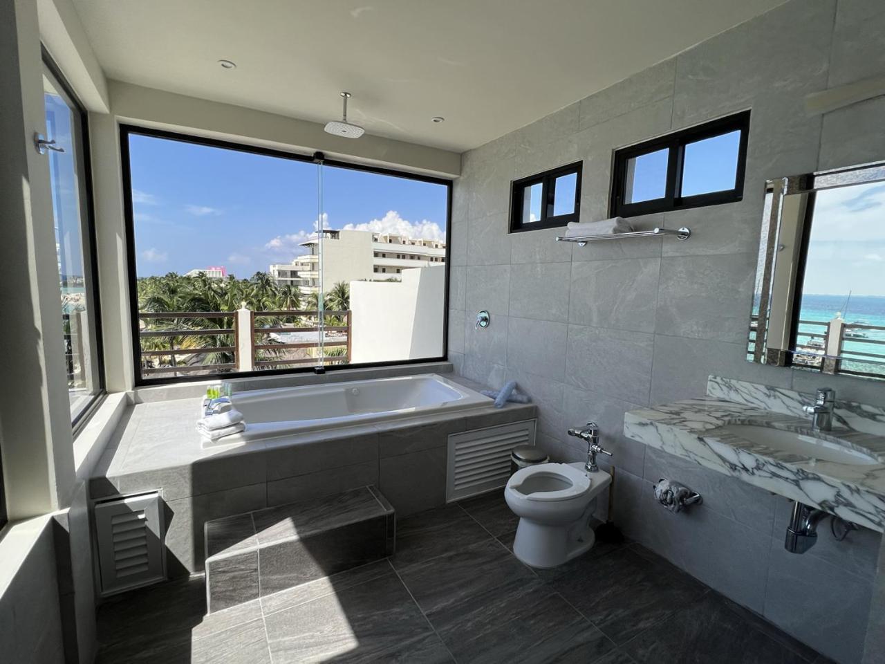 Cuxos Hotel Beachfront Исла-Мухерес Экстерьер фото
